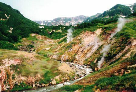 Hubschrauber Exkursion ins Tal der Geysire, Rundflug um aktiven Vulkane Karymskij und Maly Semjatschik, Besuch der Uson Caldera und Naturpark "Nalychewo"